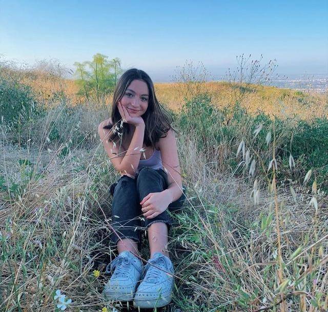 10年了纳什女儿长大了花一般的美貌男友也是双胞胎