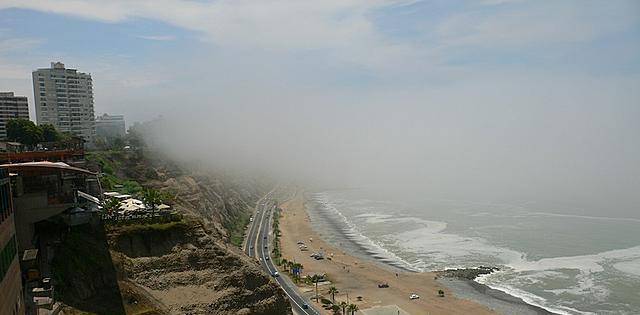 原來,利馬雖然地理位置上屬於降雨量最少的熱帶沙漠氣候中,但這裡並不