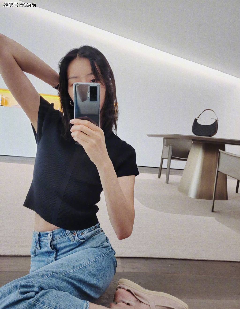 刘雯对镜自拍九宫格,超模在线教你如何摆pose