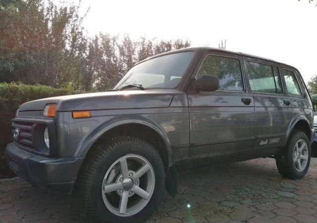 五门版拉达尼瓦来了个性外观不输吉姆尼配17升动力四驱