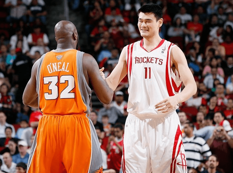 原创奥尼尔生涯最高61分28篮板15盖帽那姚明和穆托姆博呢