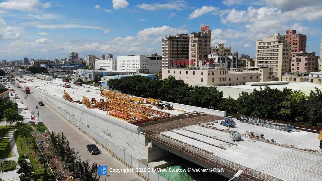 东厦路隧道顶板正在进行钢筋绑扎珠长跨线桥全线架梁完成