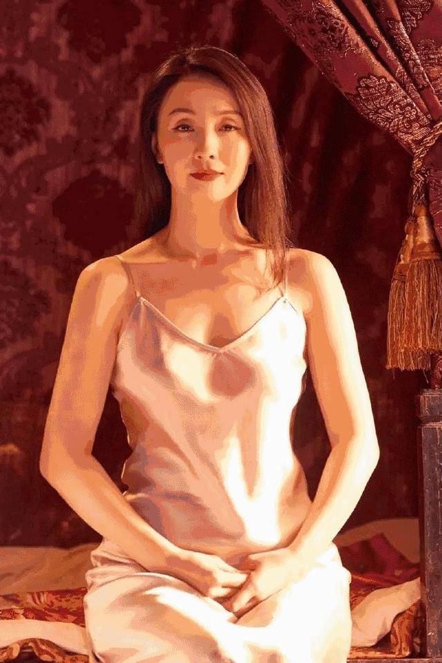 48岁的陶虹风韵犹存:我可天真亦可成熟,依旧闪耀依旧生气勃勃