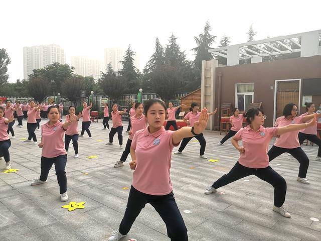 强体育技能展教师风采