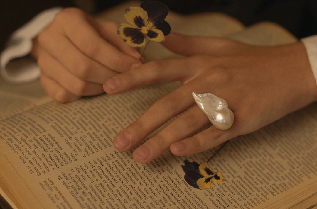 com参考价格:$534flower bud chokerorchid 22可购于:orchid22jewelry