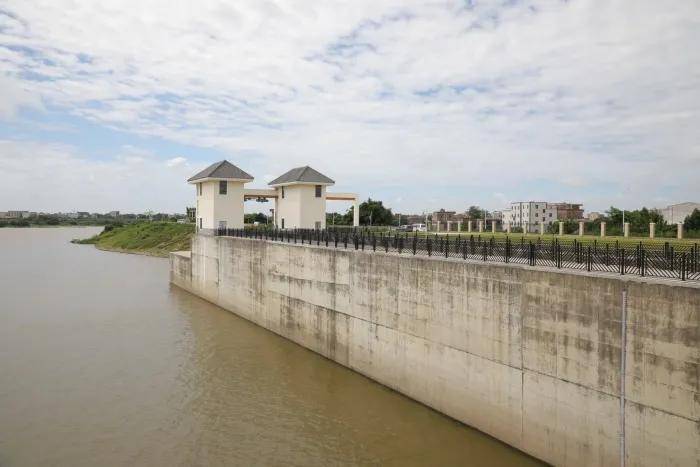 无人机带你俯瞰秀美的鉴江化州流域,视频 多图!