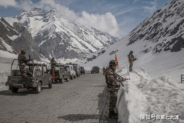 印軍前線部隊開竅,大批重炮從山洞裡拉出,俄稱背後或有人指點