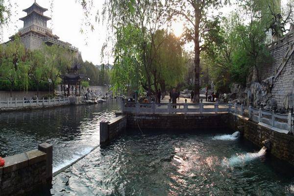 day 1:大明湖→百花洲,曲水亭街,王府池子→芙蓉街→恒隆广场day 2