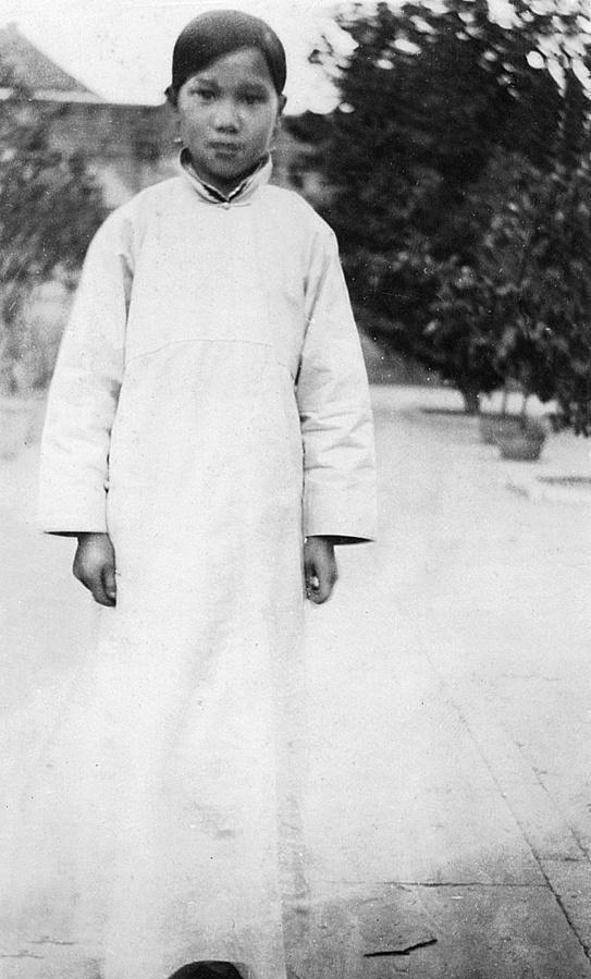 清朝秀女真的貌美如花吗?老照片告诉你,个个像发育不全的孩子_女子