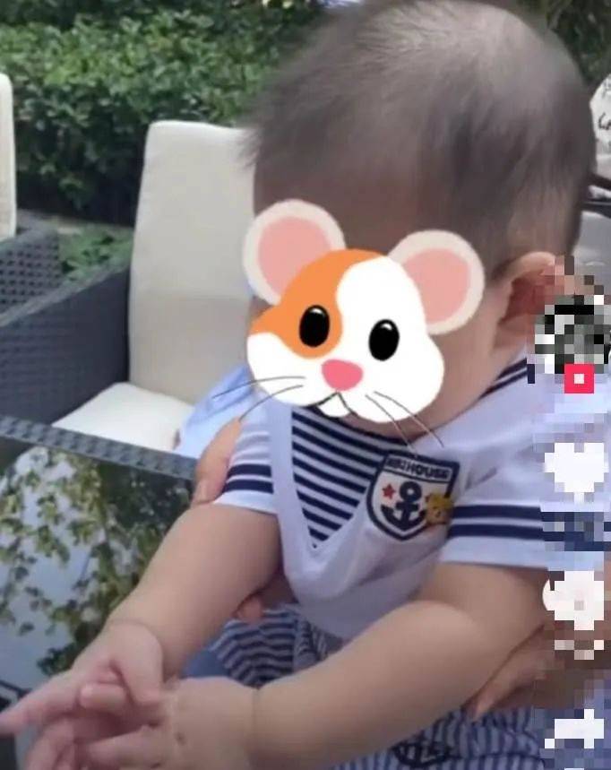 汪峰罕晒视频,一家5口其乐融融小儿子露脸肉嘟嘟,但豪宅太抢眼