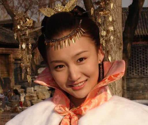 牛萌萌到底有没有吸毒?曾是李晨张默韩庚的前女友,一手好牌打烂