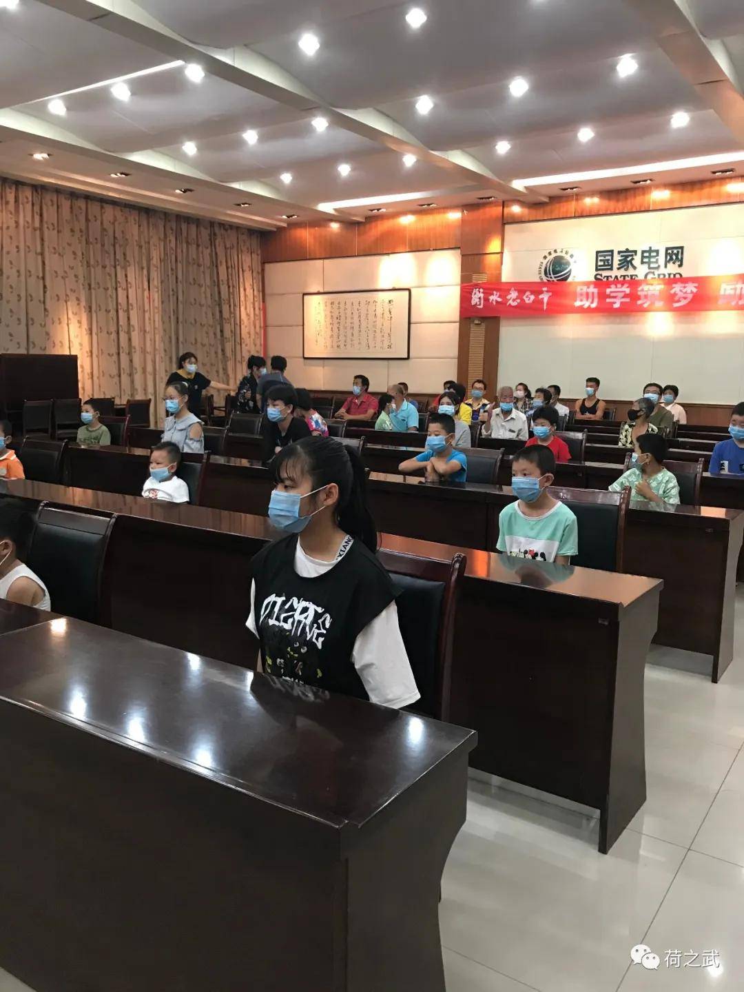 衡水市武邑县妇联联合衡水老白干开展公益助学活动