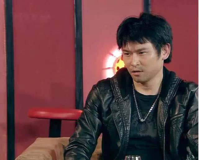 以前嫌他丑,现在追成狗!_吴斌