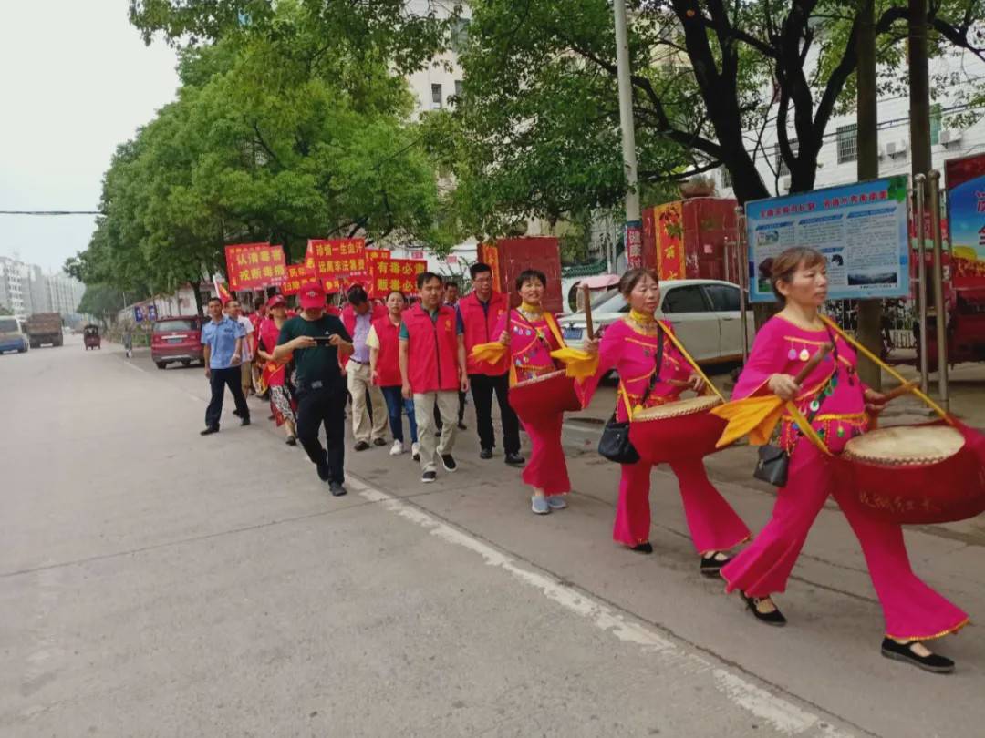 衡南县泉湖镇借力腰鼓队开展禁毒流动宣传