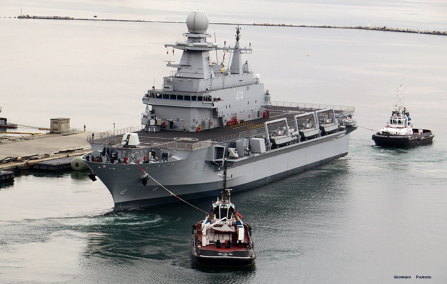 图片: 卡拉特·贝尼·阿贝斯号应该说,拥有丰富石油资源的阿尔及利亚