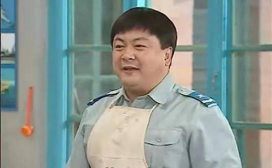 他是视财如命怕老婆的钱掌柜在《武林外传》中他是憨厚可爱的洪班长