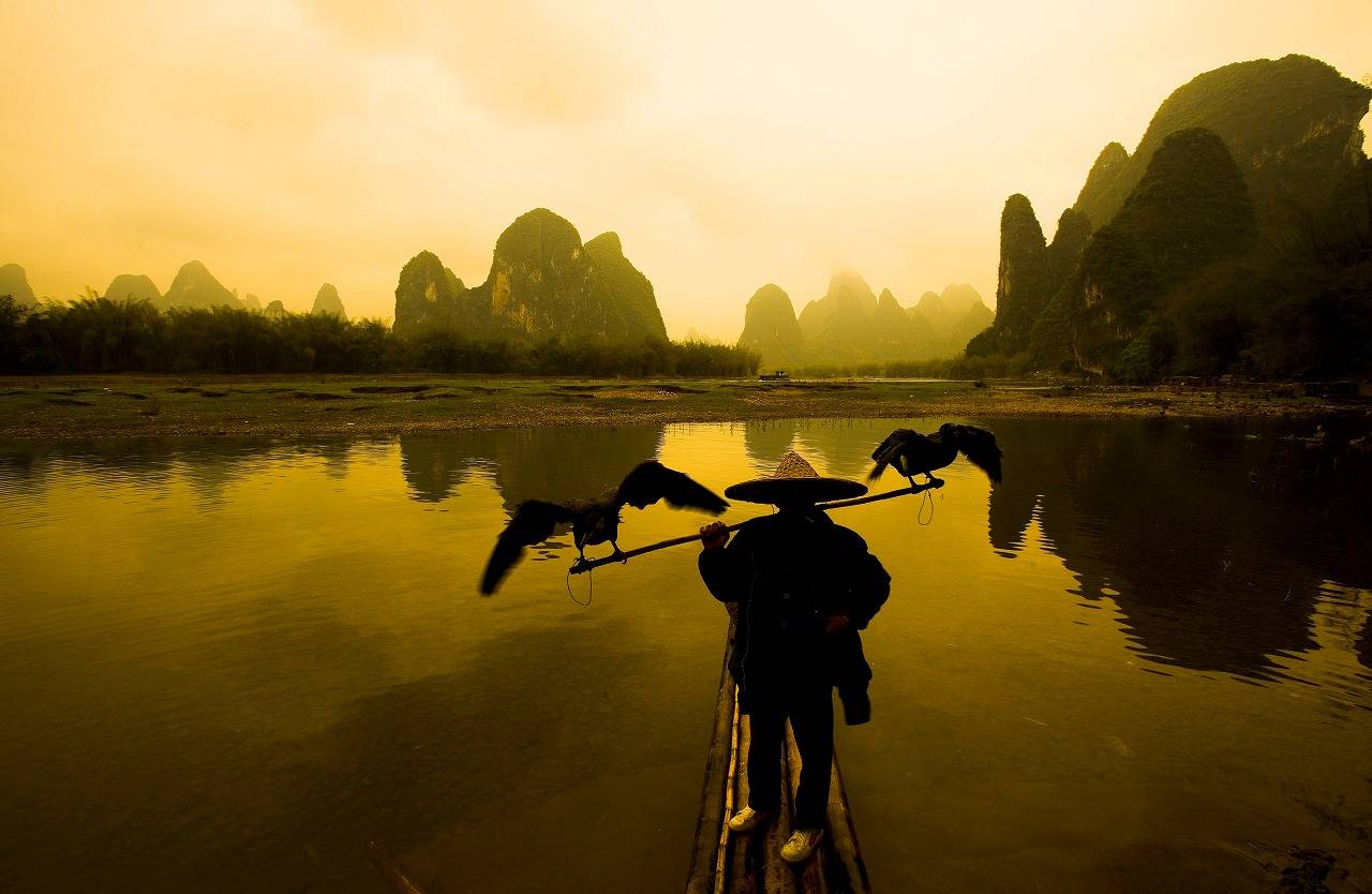 遇山芗舍:阳朔民宿旅行,小小竹筏江上游,在画中游动感觉棒极了