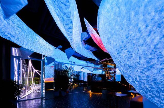 装置艺术与餐饮空间的融合_餐厅