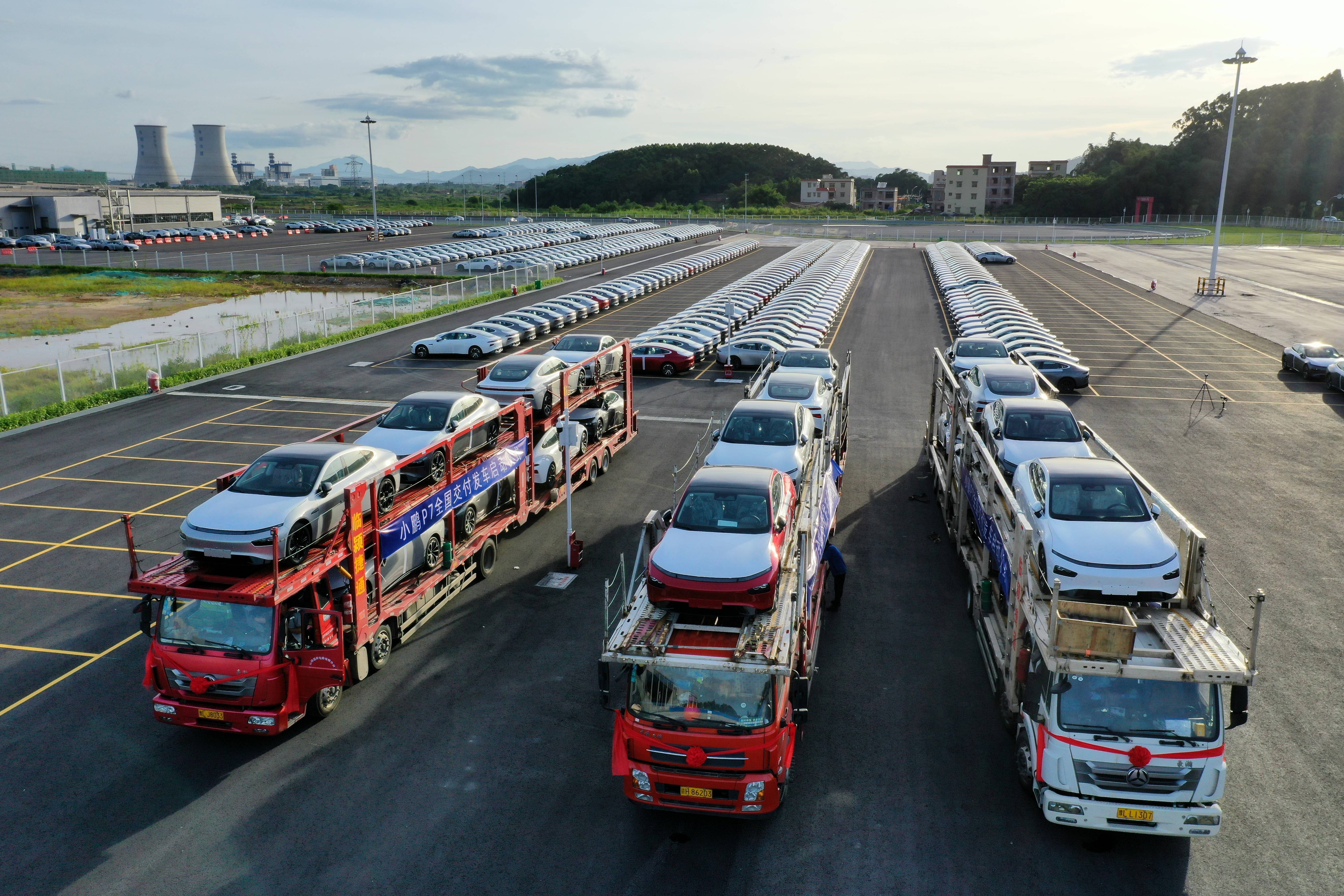 小鵬p7交付發車儀式在肇慶生產基地順利舉行 大規模交付正式啟動