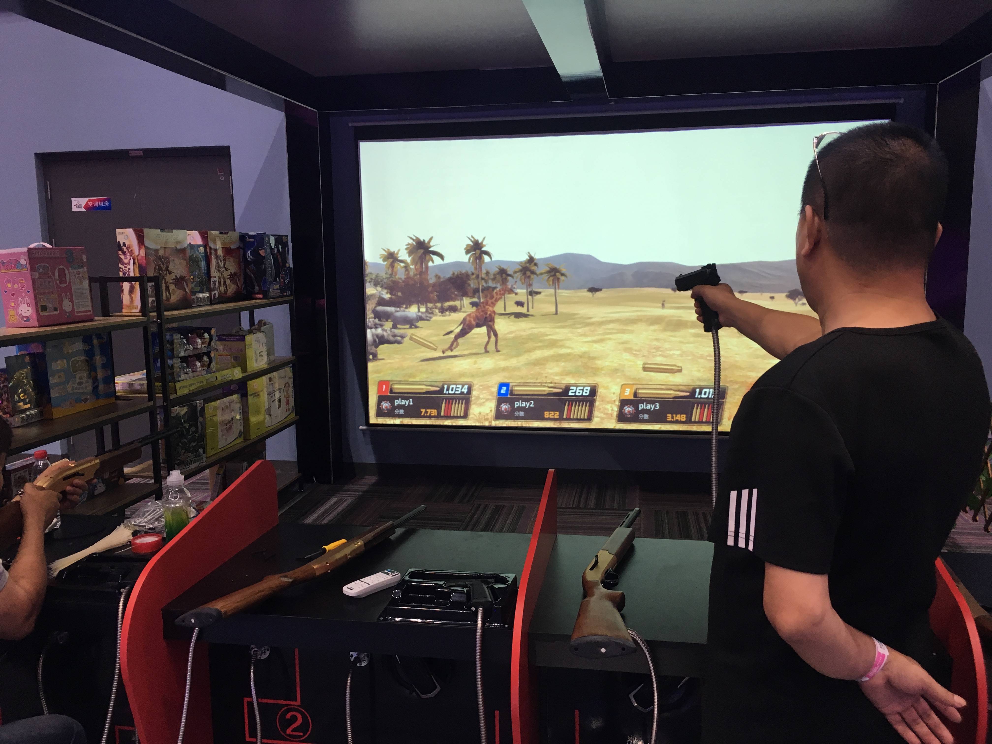 大屏幕模拟射击打枪游戏怎么玩?