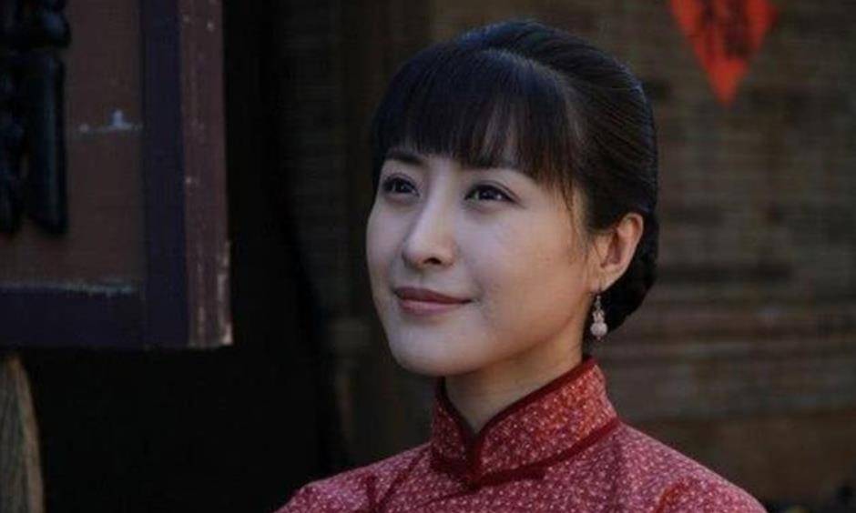 在剧中她饰演温婉朴实的玉芬一角,在2005年时拍摄的《马大帅3》中更是