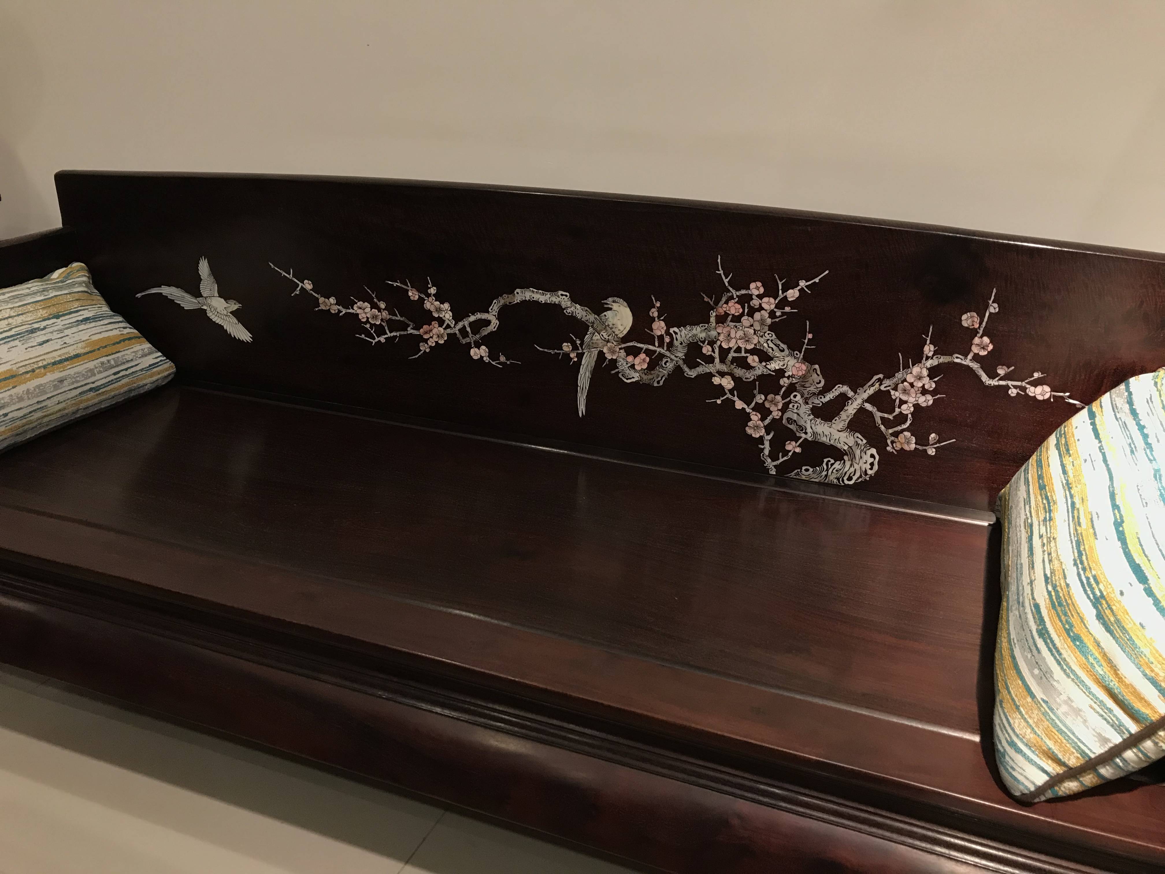 精品小叶紫檀家具欣赏:小叶紫檀螺钿沙发,罗汉床