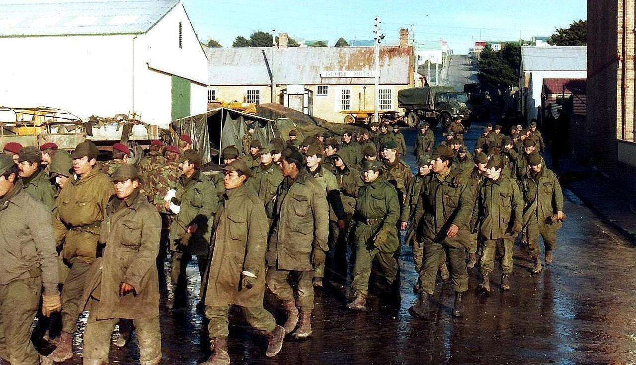 原创英国同意将香港归还我国,却对几千人的马岛不放手,这是为什么?