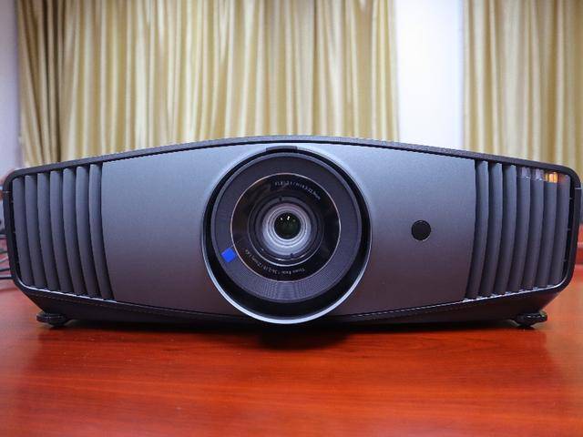 专业家庭影院投影仪明基w5700上手体验