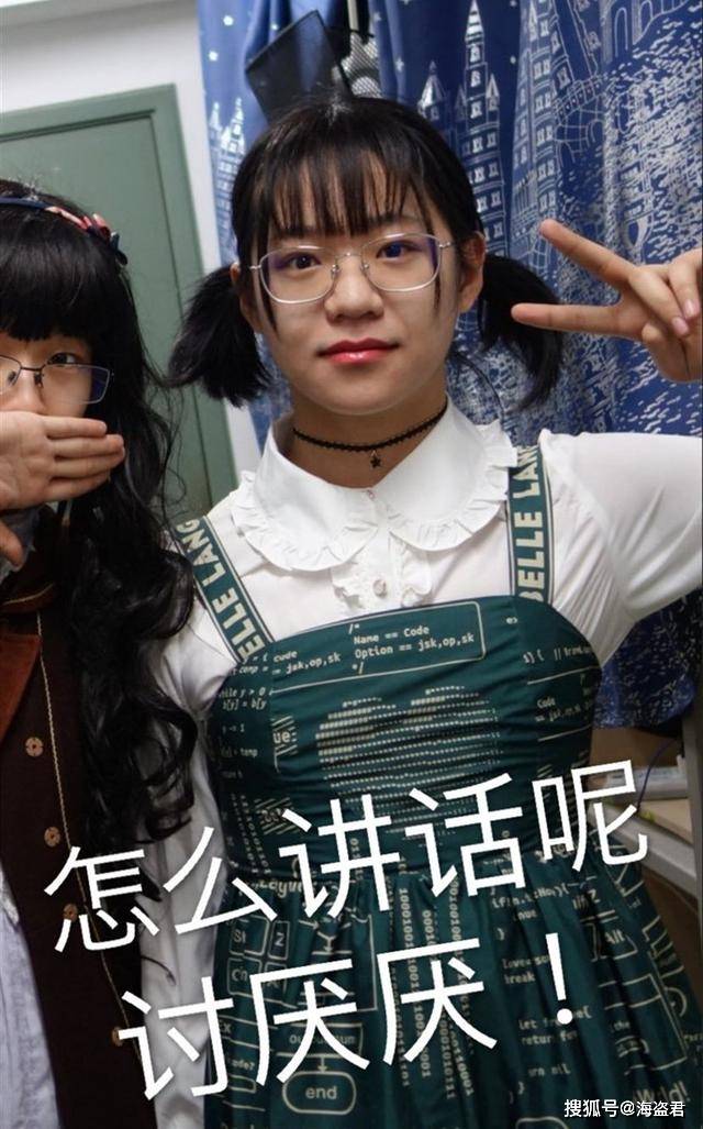 原创季子越和许可馨,"恨国党"们为什么都喜欢拍"暴露"的照片?