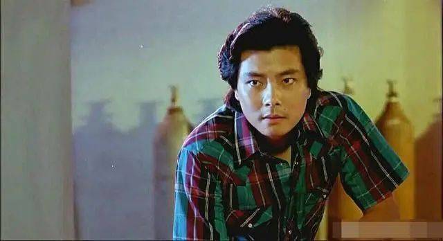们的一致通过,因为在他们的眼里,一个演员的外形非常的重要是先天的