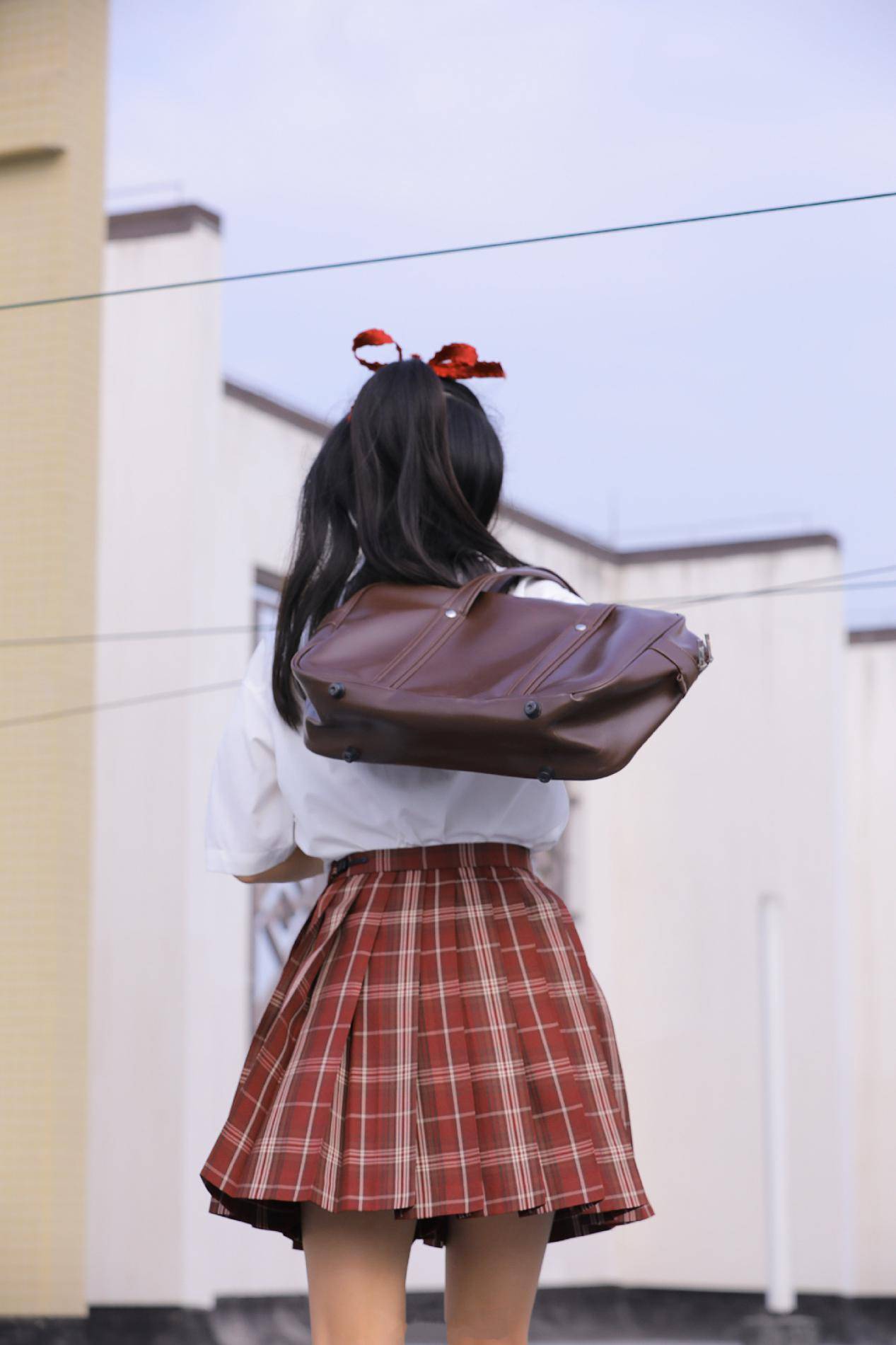 天台上的jk:端庄格裙女孩的另一面