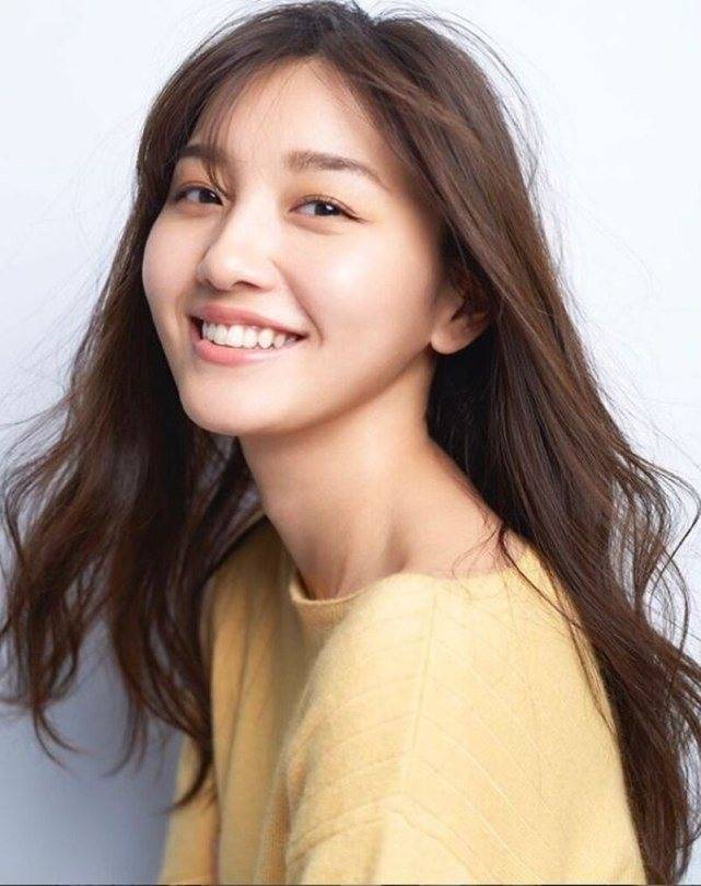 原创著名男星"父女恋"修成正果官宣结婚,曾多次换脸外表雌雄难辨