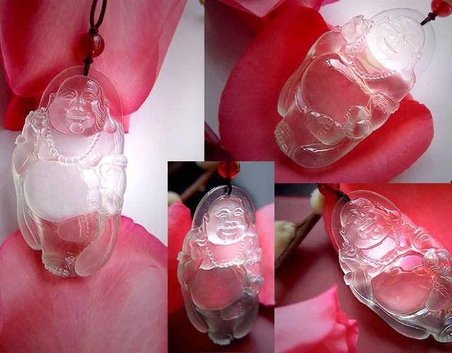 玻璃种翡翠玉最大的特点是透明度最高,几乎到了全透明! 玻璃种翡翠玉最大的特点是透明度最高,几乎到了全透明!