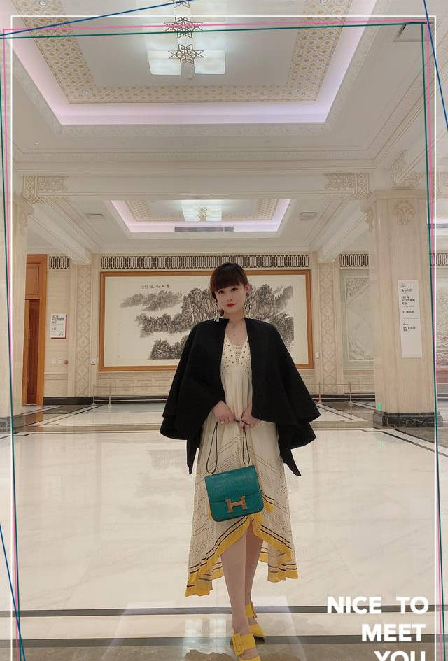 海澜之家总裁周立宸姐姐周晏齐太潮,每一套都是穿搭图鉴