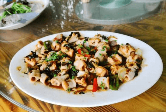 藏在小巷里的餐厅,每顿只招待6桌,6道菜分量足,结账345元值了