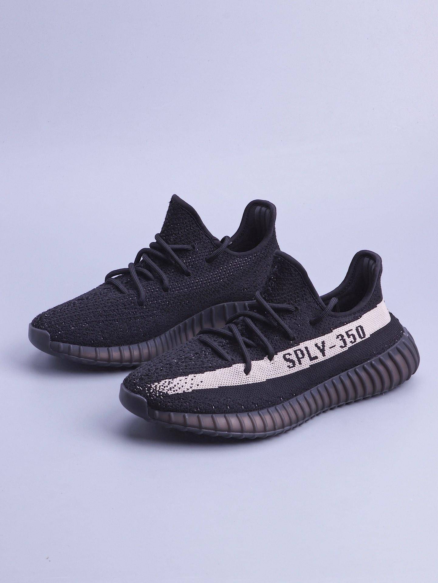 每日一椰yeezyboost350v2黑白