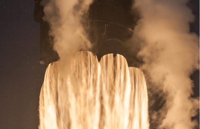 升空期间梅林引擎喷射照