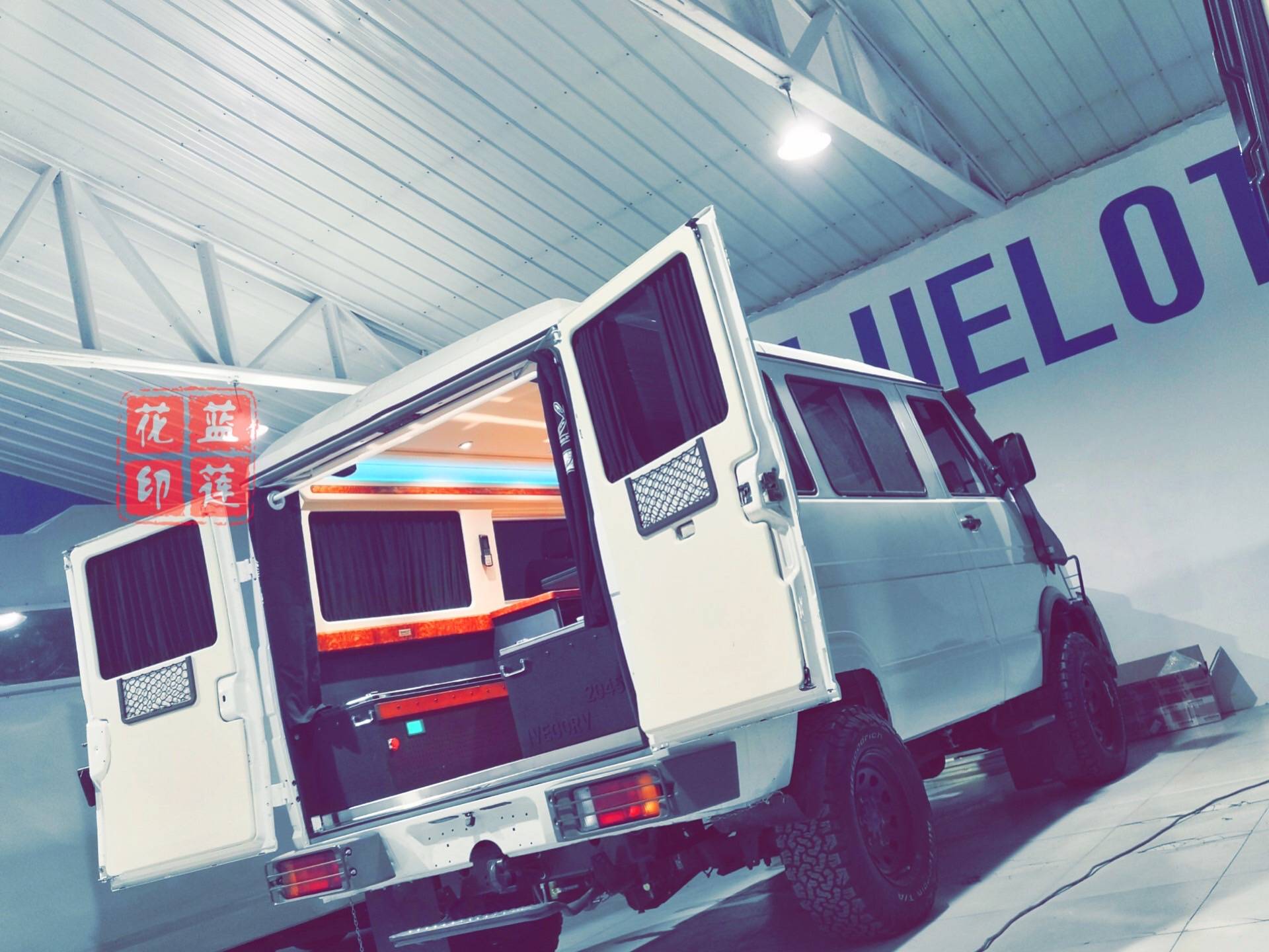 依维柯欧盛改装房车内饰/不一样的设计风格.