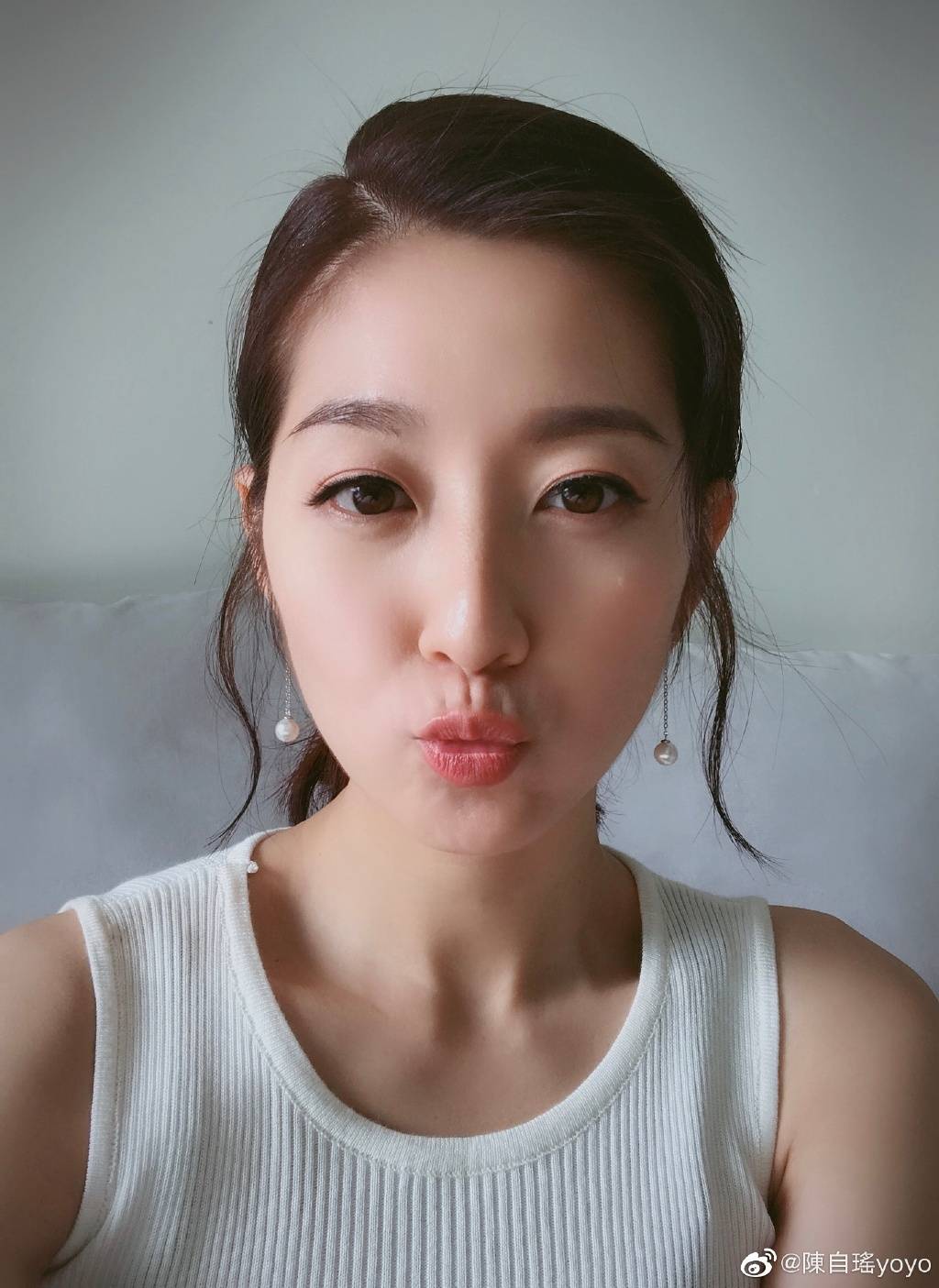 美女明星 陈自瑶 的图集