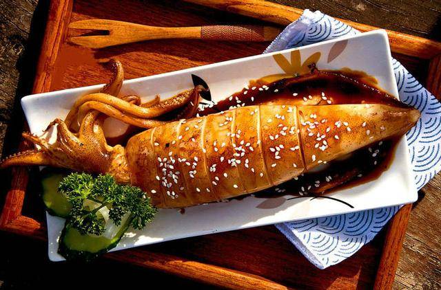 原创鱿鱼怎样做最好吃?教你一招酱烤鱿鱼筒