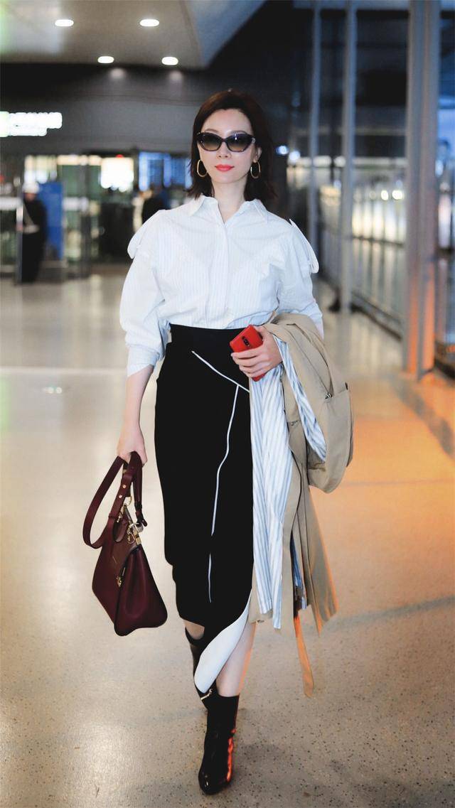 原创现在流行穿裙子剪一刀,时髦又前卫,女明星们都上头