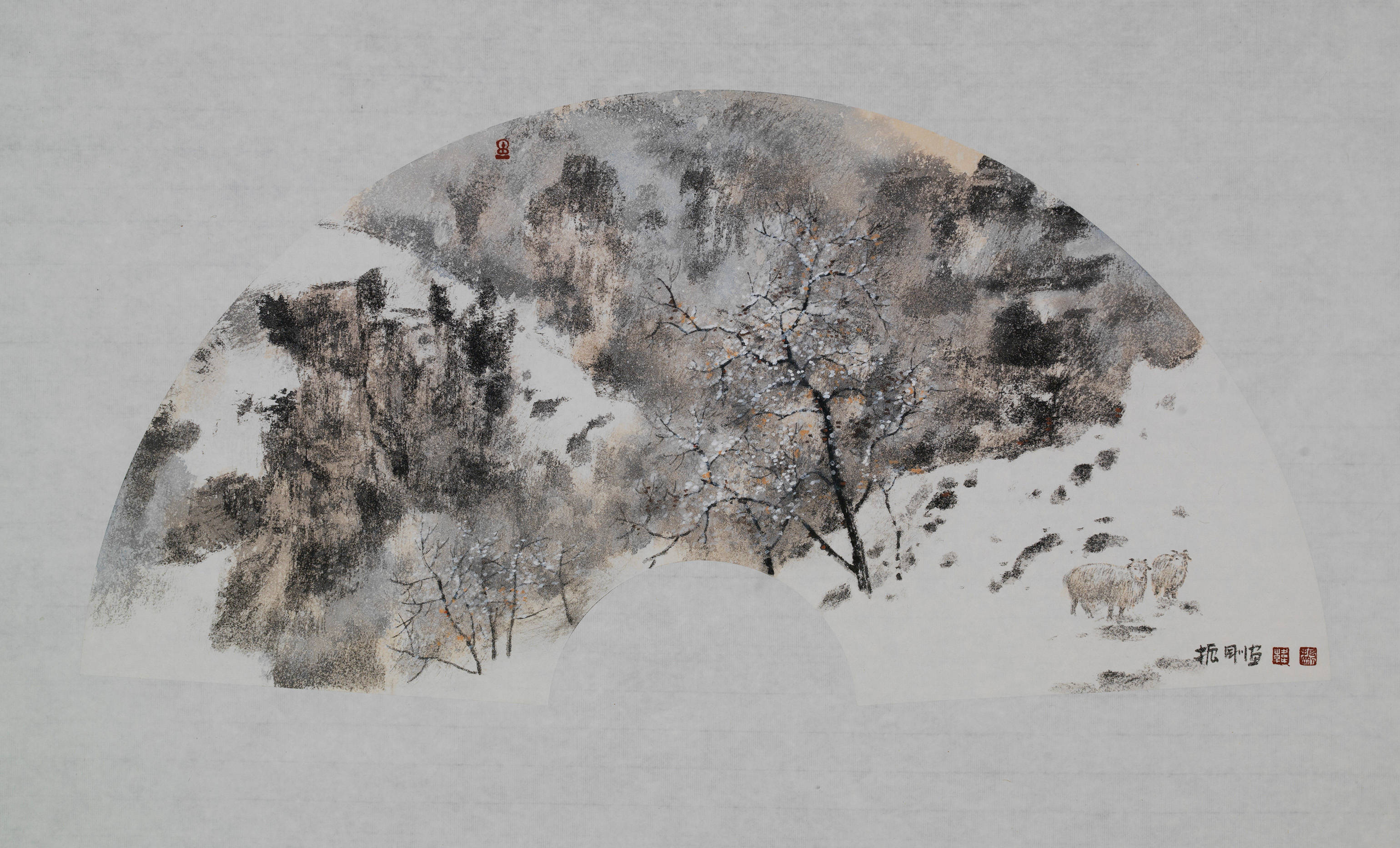 韩振刚的雪景山水多取材于京郊或甘南,他不仅写眼前雪景的自然样貌,还