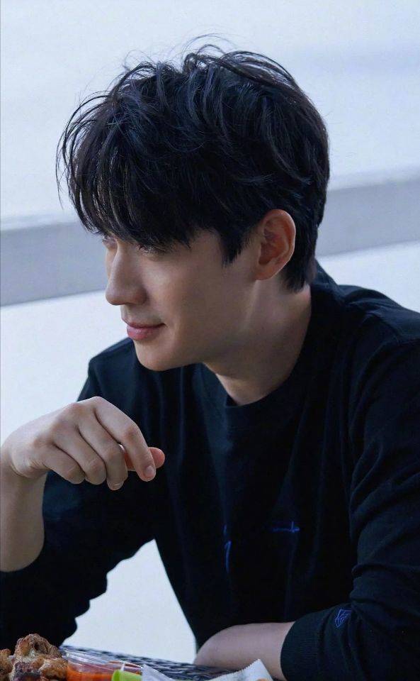 影视明星朱一龙写真合集温润如玉绅士暖男
