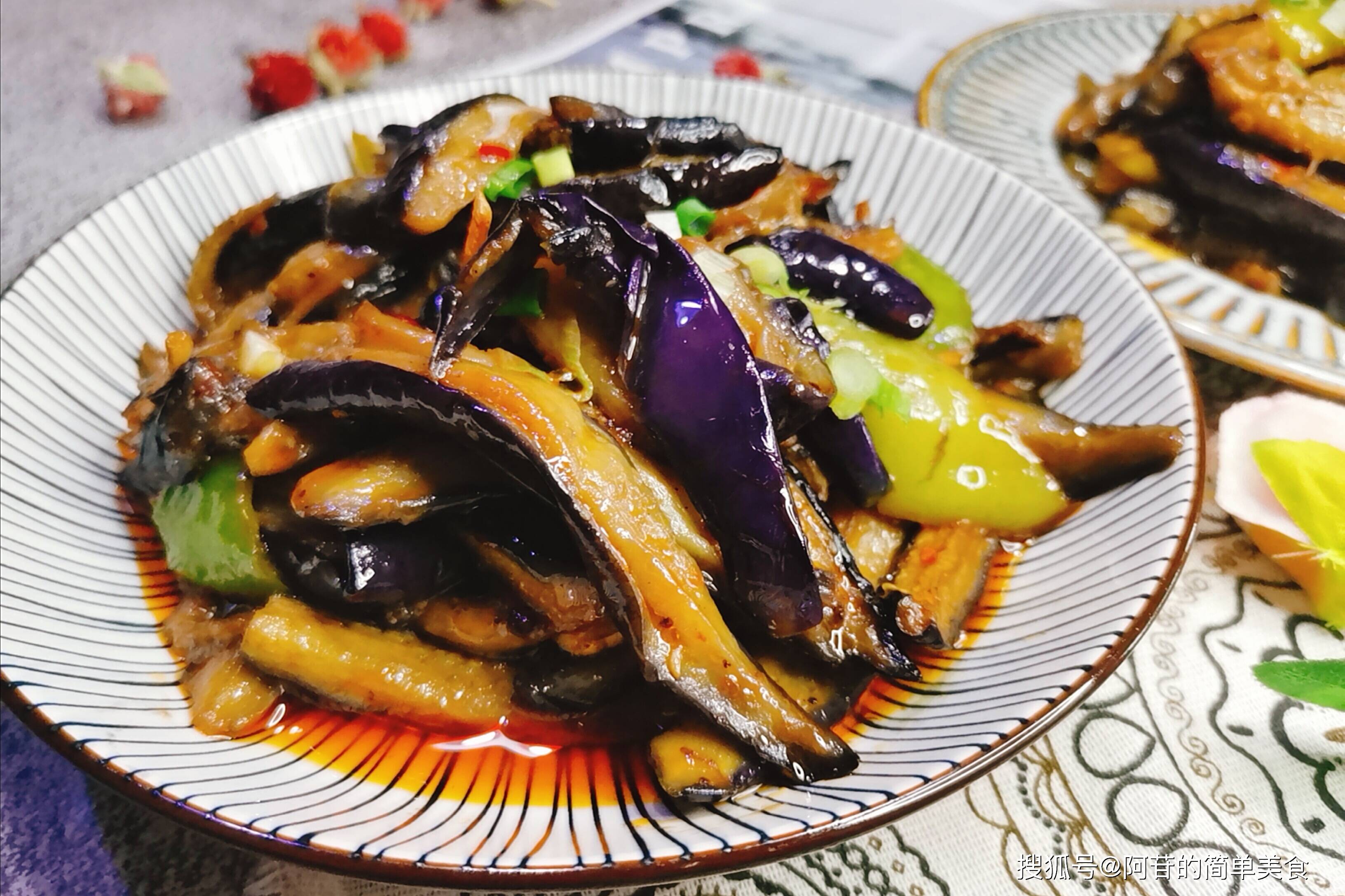 特色酱烧茄子,微辣酸甜开胃口,做法超简单,很棒很nice