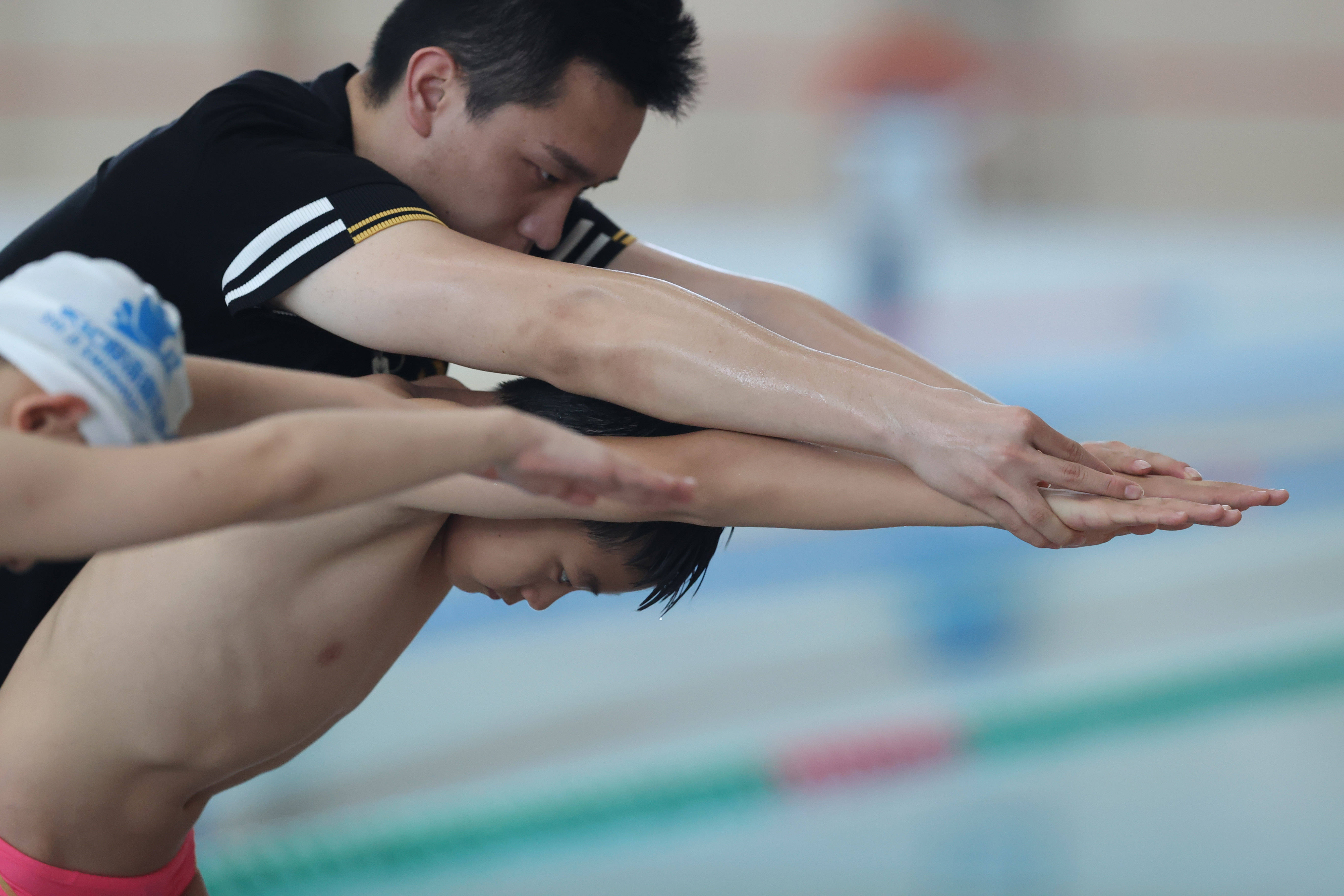 前国家游泳队运动员教你学游泳_训练