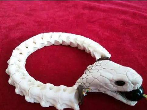 蛇骨手链是辟邪还是招邪 戴蛇骨链需要注意什么 团团金服