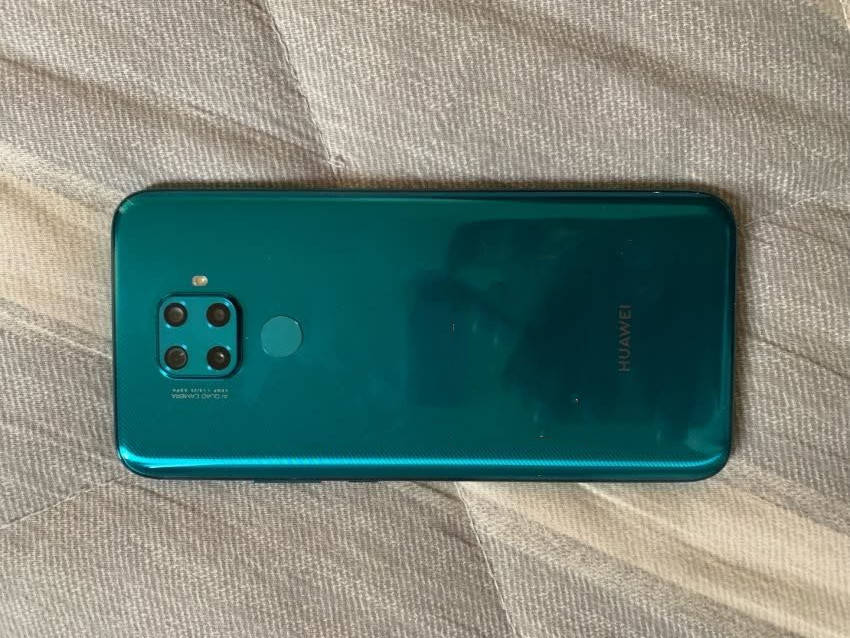 华为mate20的背面设计,网友:已经没人买了_nova