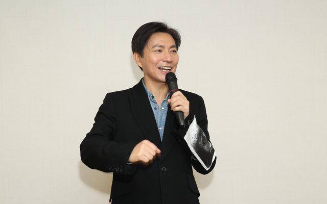 56岁香港男演员闪婚内地姑娘,直言:我不富裕,但会为了女儿努力_曾航生