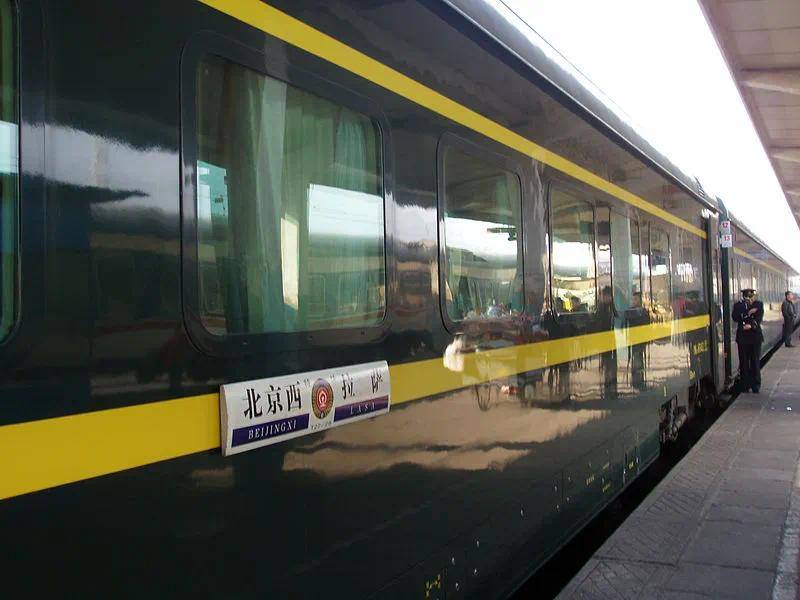 坐上北京开往拉萨的z21,第一感觉是稳.