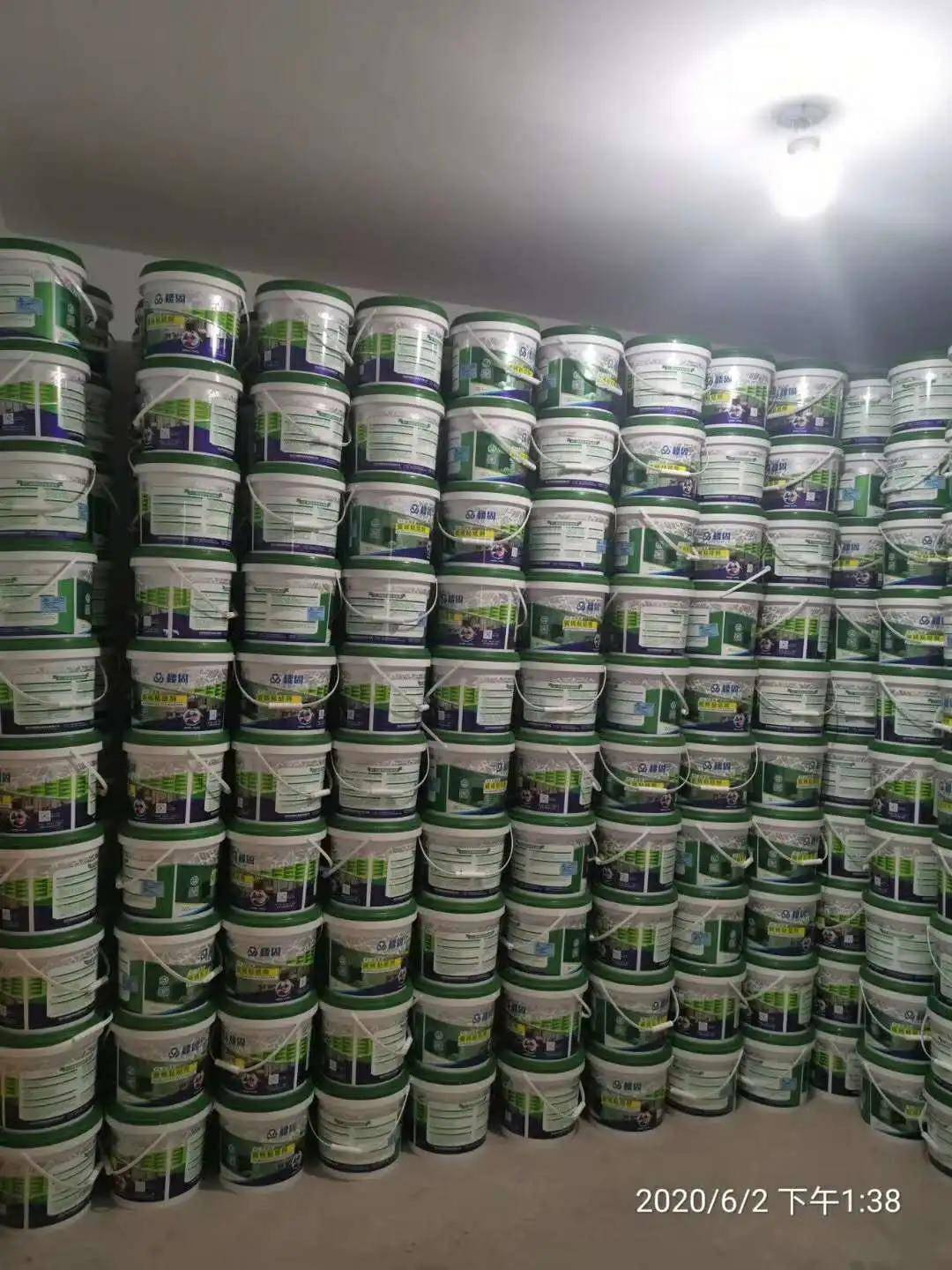 刚施工的楼固瓷砖粘结剂经暴晒会容易因水分的迅速损失而导致乳胶失去